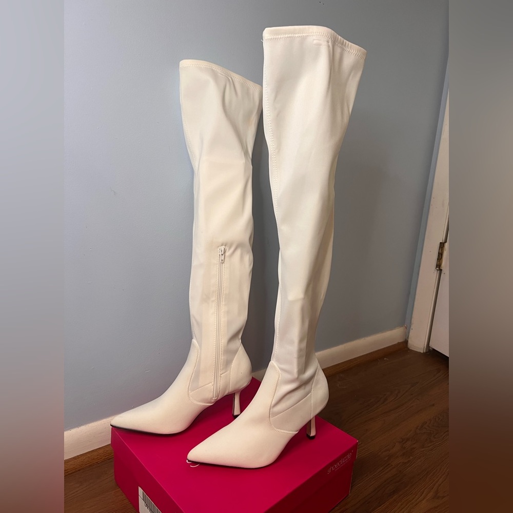 Shoe dazzle white heeled boots, size 7.5. Only worn one time, in fair condition.